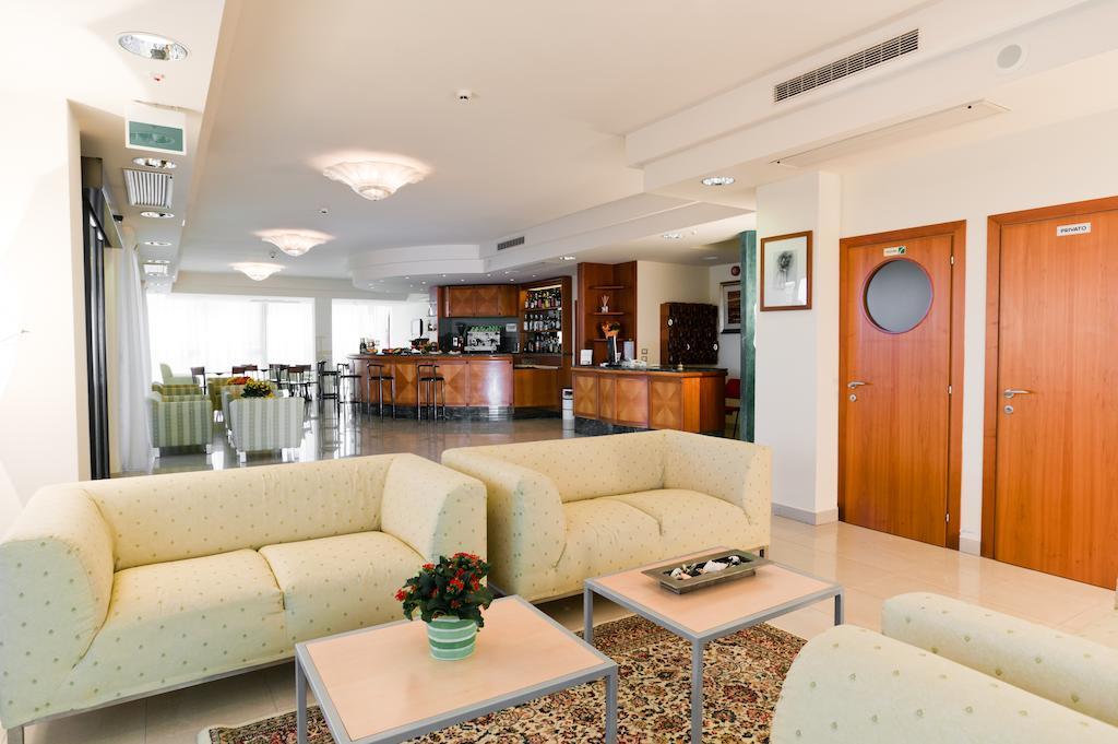 Globus Hotel 3*